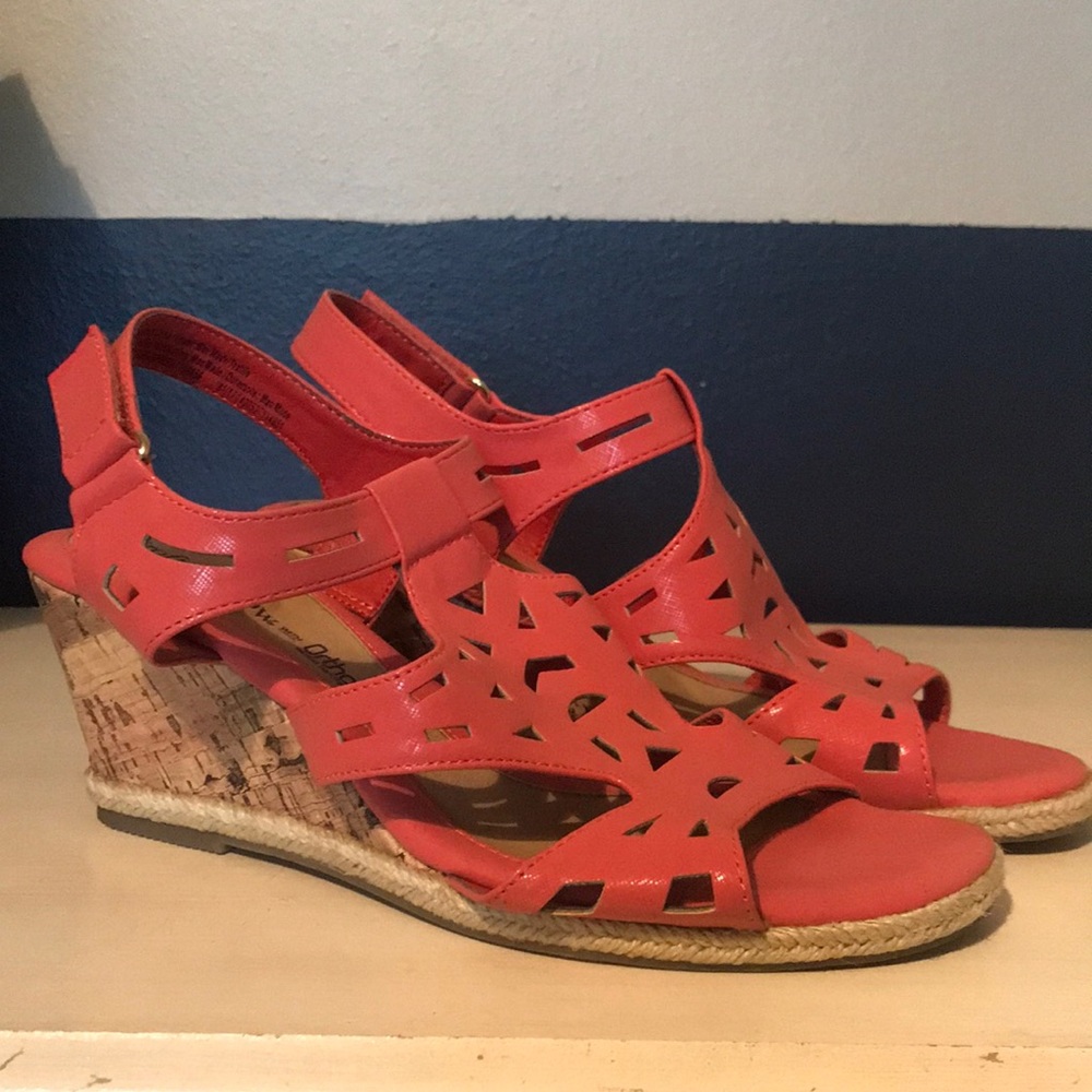 Croft & barrow ortholite coral color wedge sandals size 8